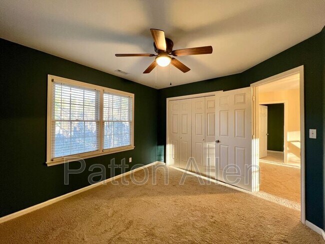 Building Photo - 29 Whispering Oak Ct