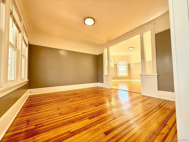 Building Photo - 30 Manitou Ave