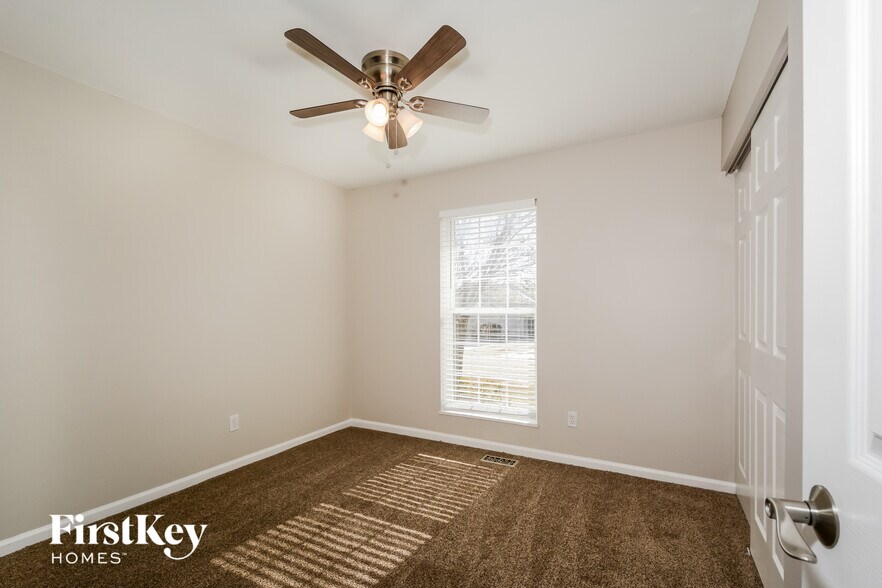 Building Photo - 641 Autumn Oaks Dr