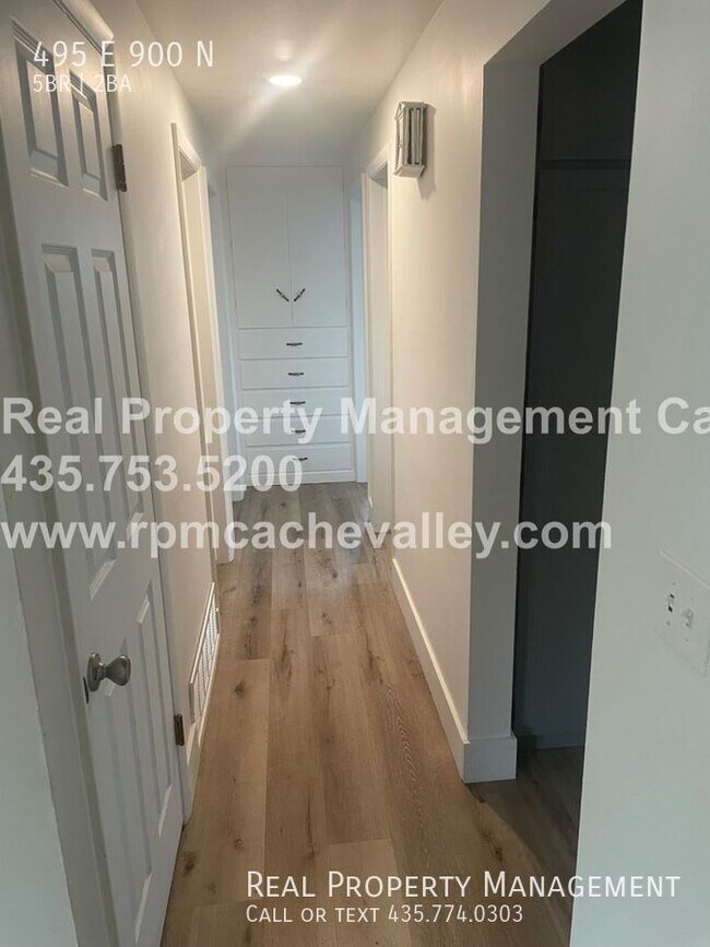 Building Photo - 495 E 900 N