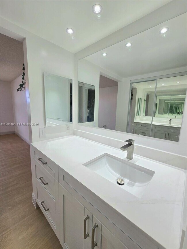 Building Photo - 2510 SE 19th Pl