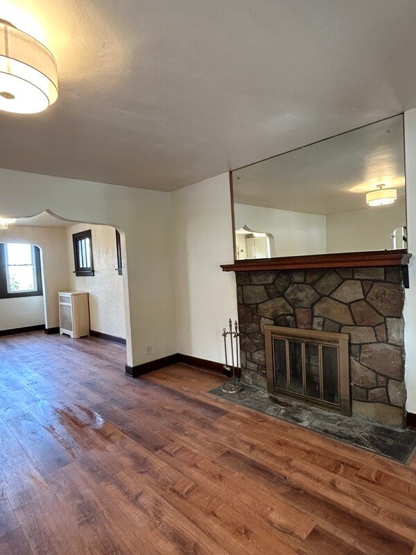 Building Photo - 114 Augusta St