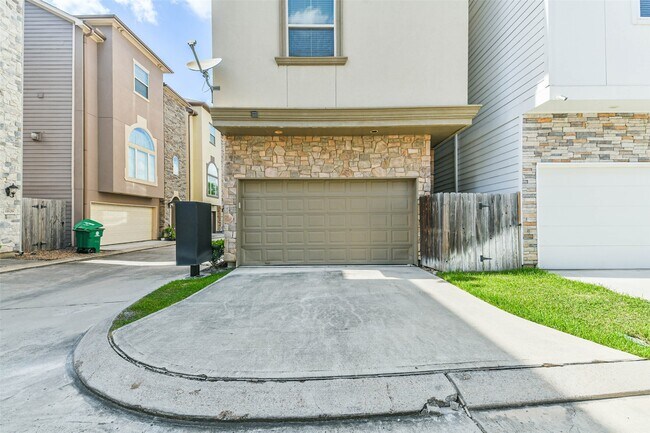 Building Photo - 11115 Olympia Dr