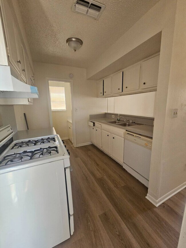 Building Photo - 8521 Dryfield Dr