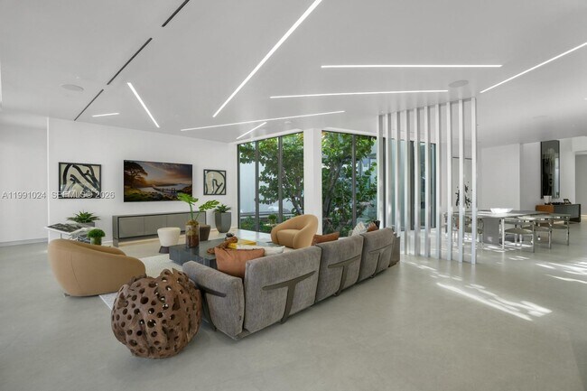 Building Photo - 501 Palm Dr