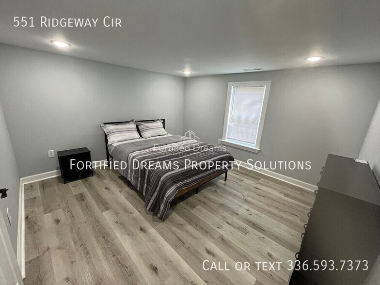 Building Photo - 551 Ridgeway Cir