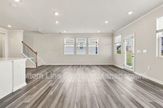 Building Photo - 5811 Woodlawn Dr