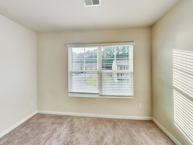 Building Photo - 2860 Saratoga Lake View