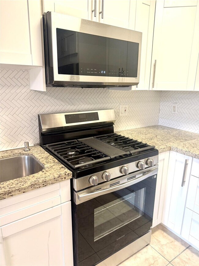 Building Photo - 20251 NE 2nd Ave