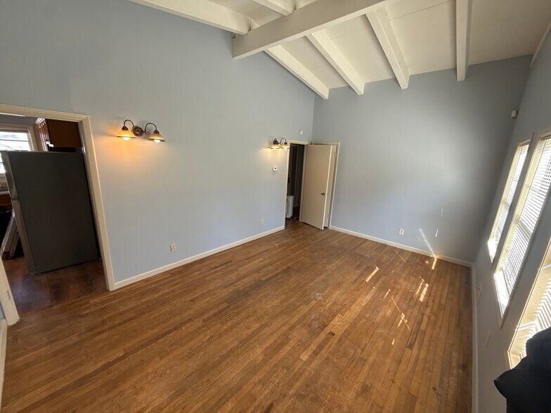 Building Photo - 1009 Hampton St NW