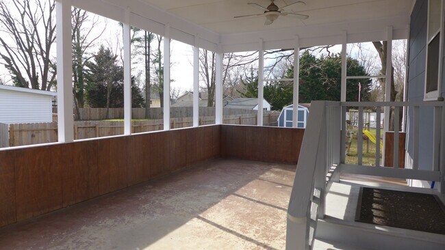 Building Photo - 93 Great Lake Dr