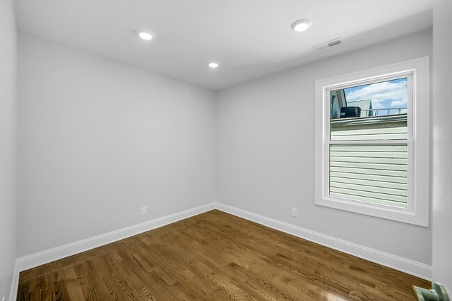 Building Photo - 146 N 15th St