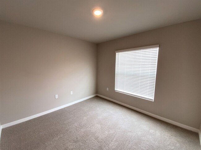 Building Photo - ** MEADOWOOD ** 3 BED / 2.5 BATH - TOWNHOME - GARAGE - NORTH NAPLES - ANNUAL RENTAL