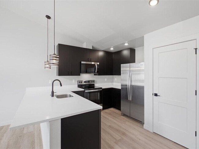 Building Photo - 1394 Overlook Ave NW