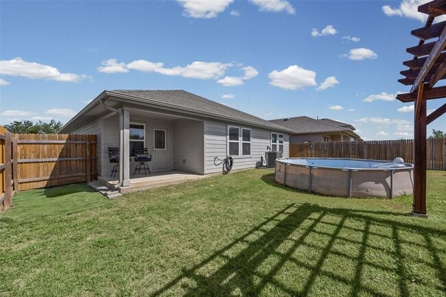 Building Photo - 325 Granary Dr