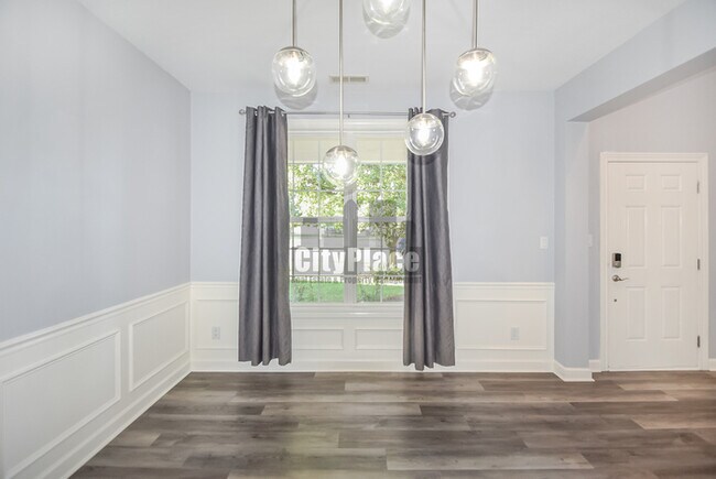Building Photo - 4440 Valley Trace Dr