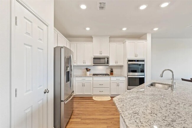Building Photo - 3600 Highland Bayou Dr