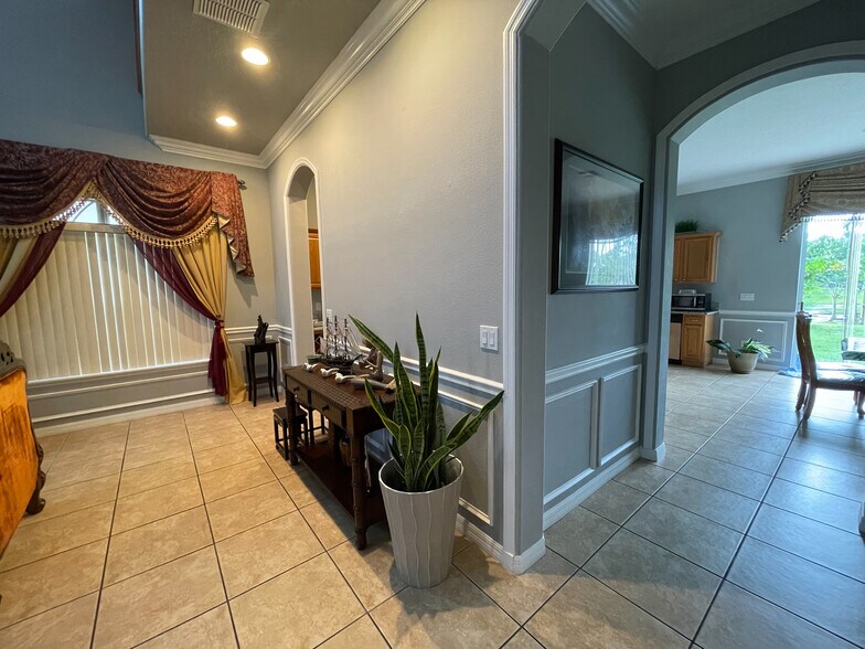 Building Photo - 1114 Darnaby Way