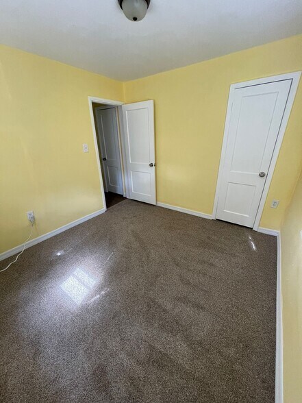 Building Photo - 328 Bellair Rd