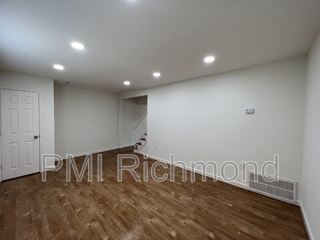Building Photo - 307 Cedarwood Rd