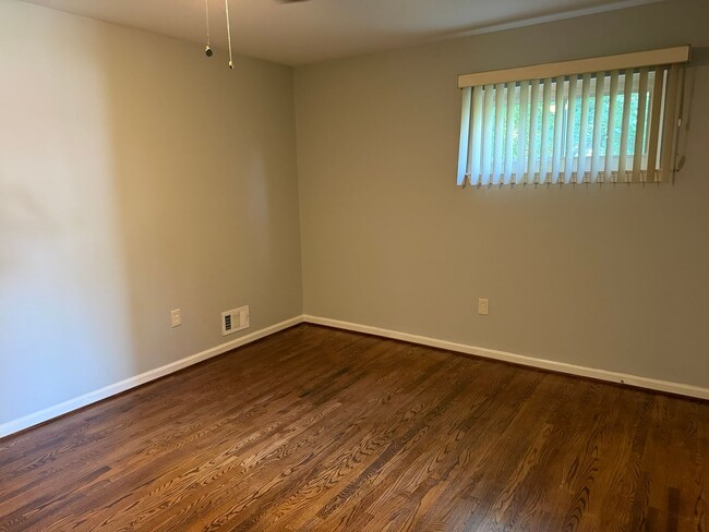 Building Photo - 13100 Cabinwood Dr