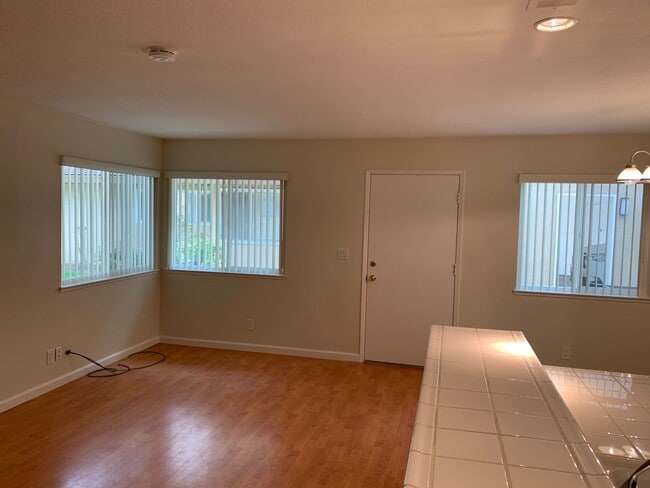 Building Photo - 823 Gilchrist Walkway