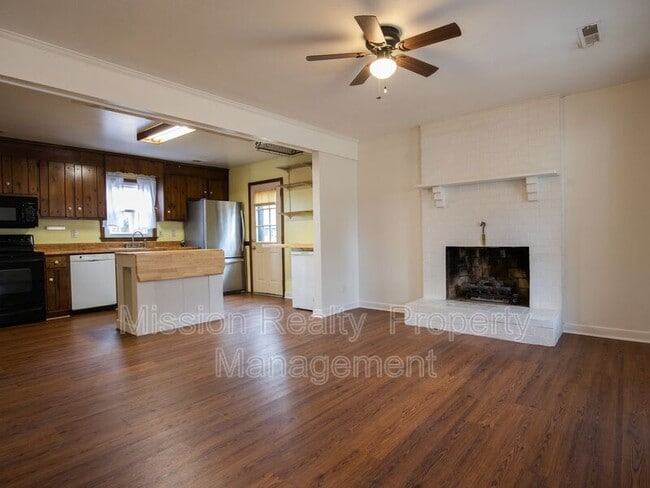 Building Photo - 2101 S Twilight Ln