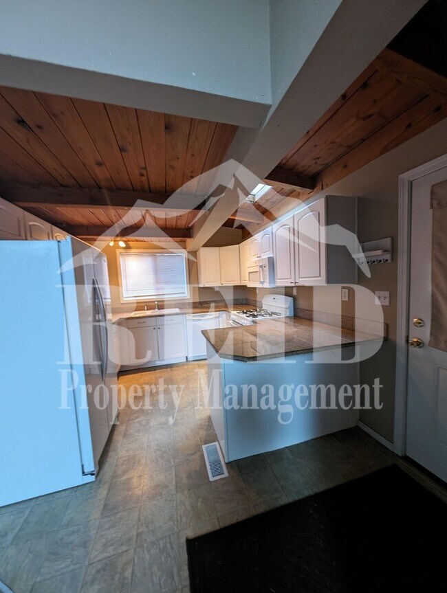 Building Photo - Charming 2-Bedroom Belfair Home
