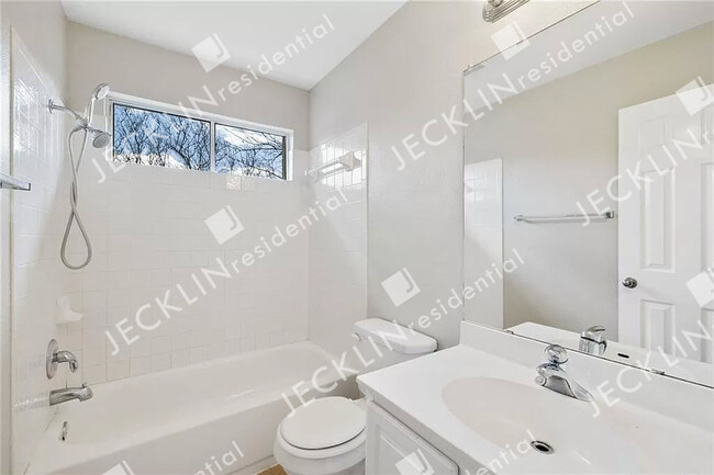Building Photo - 1208 Dillon Lake Bend