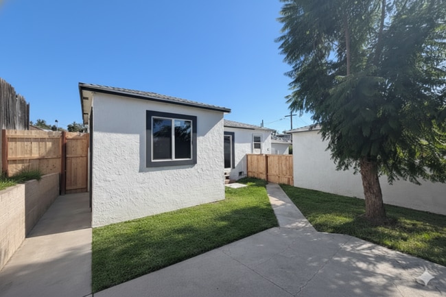 Building Photo - 2162 Flintridge Dr