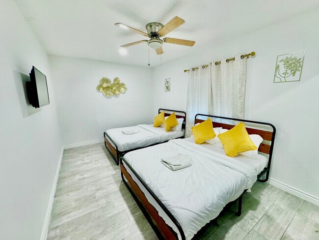 Building Photo - 10154 Campo Rd