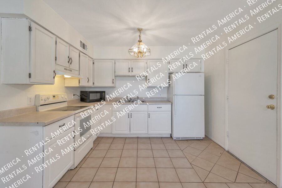 Building Photo - 311 W Bealey Ave