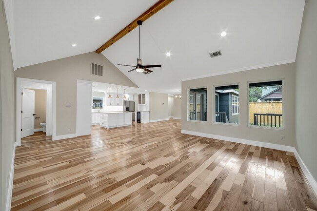 Building Photo - 403 Moody St