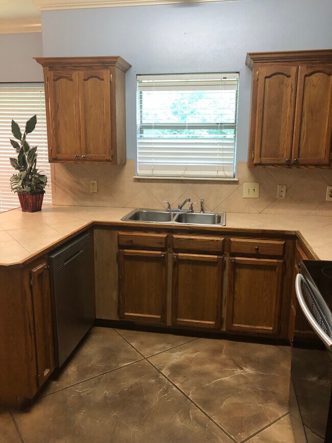 Kitchen - 7552 Danielle Ave