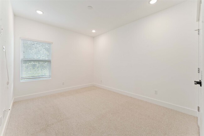 Building Photo - 5824 Highland Sky Ln
