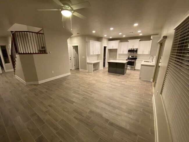 Building Photo - Wonderful 3 Bedroom Townhome. Water, sewer and garbage included.