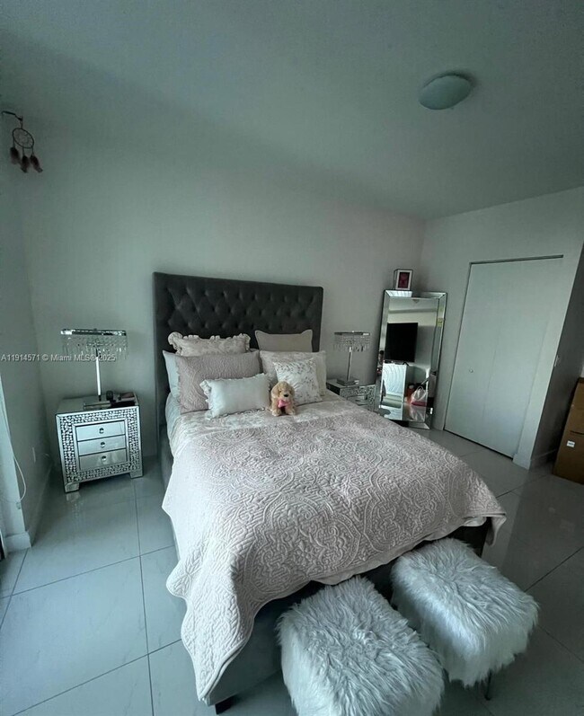 Building Photo - 185 SW 7th St