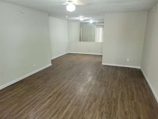 Building Photo - 9700 Leawood Blvd