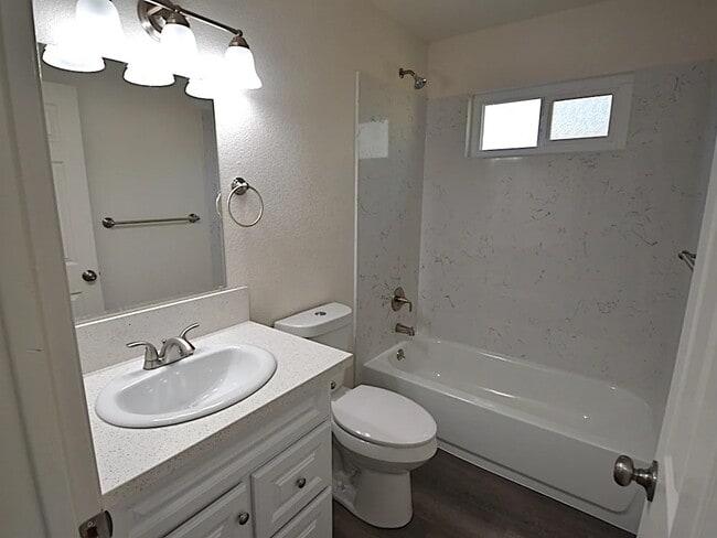 Building Photo - 6078 Kingwood Cir