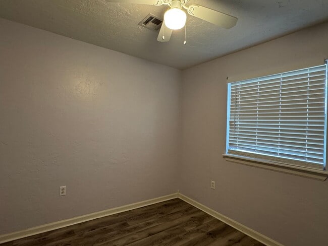 Building Photo - 2308 NW Woodridge Dr