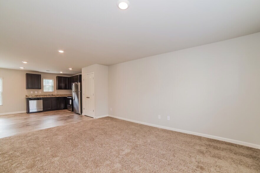 Building Photo - 1021 Summer Cypress Dr