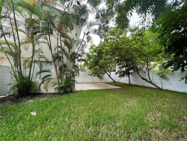 Building Photo - 9210 SW 73rd Avrd