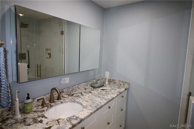 Building Photo - 5245 S Covewood Terrace