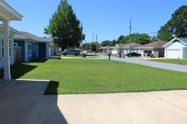 Building Photo - 2164 Wind Trace Rd N