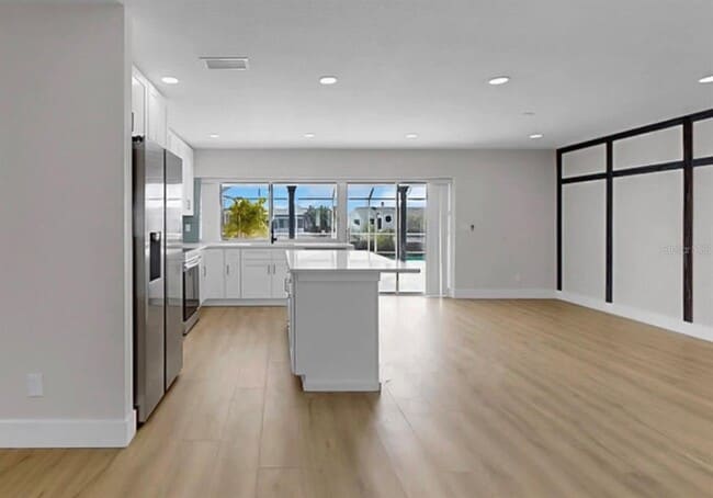 Building Photo - 6511 Santiago Ct