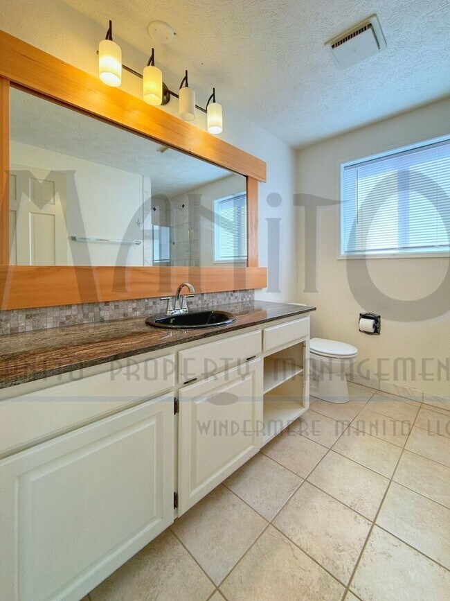Building Photo - *COMING SOON* Entertainer's Delight - Spra...