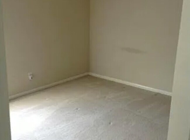 Building Photo - 811 Shadow Creek Blvd