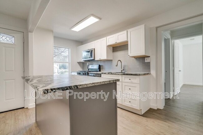 Building Photo - 311 Byron St