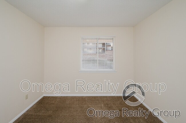 Building Photo - 1600 14th Ave E