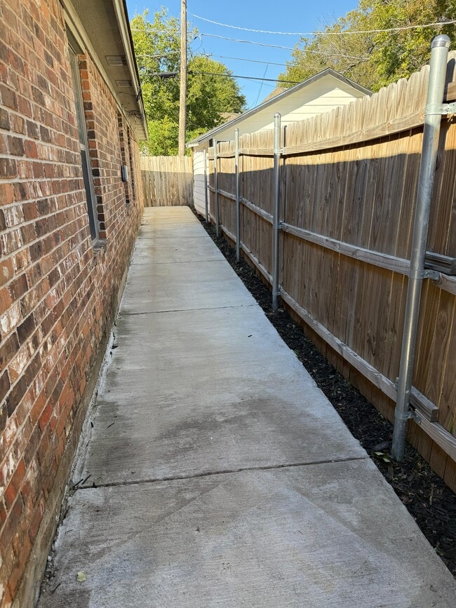 Building Photo - 1920 Galveston Ave